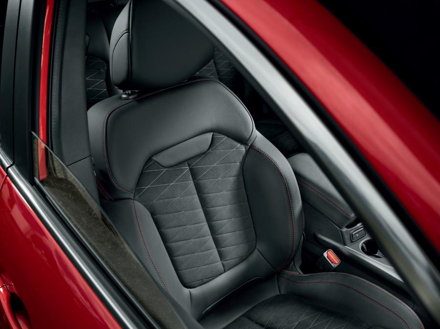 Интерьер Renault Kadjar Black Edition 2018 года  (WW) (фото 3 из 42)